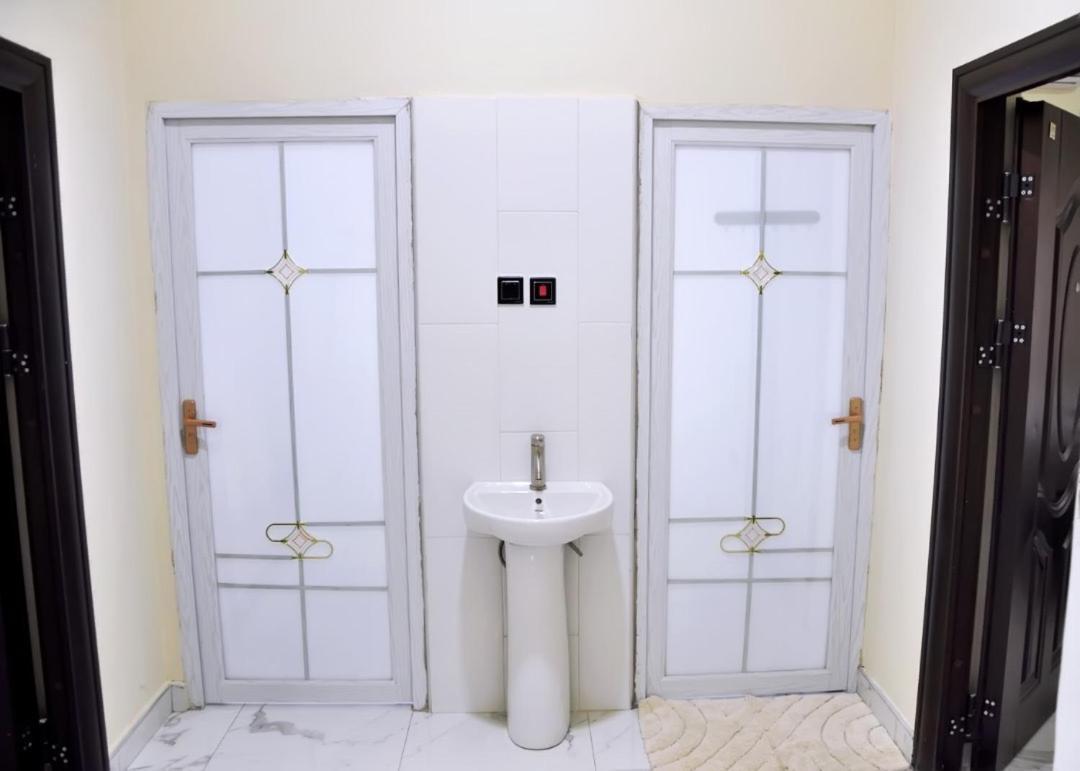 Queens Place Hotell Accra Eksteriør bilde