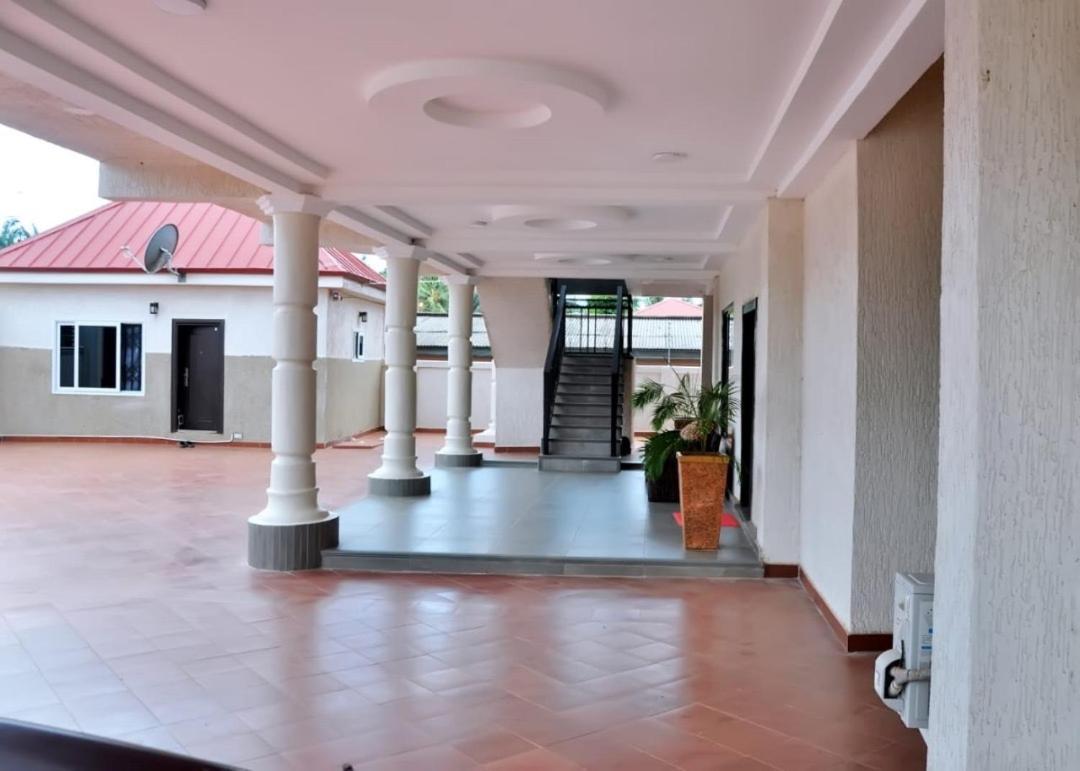 Queens Place Hotell Accra Eksteriør bilde
